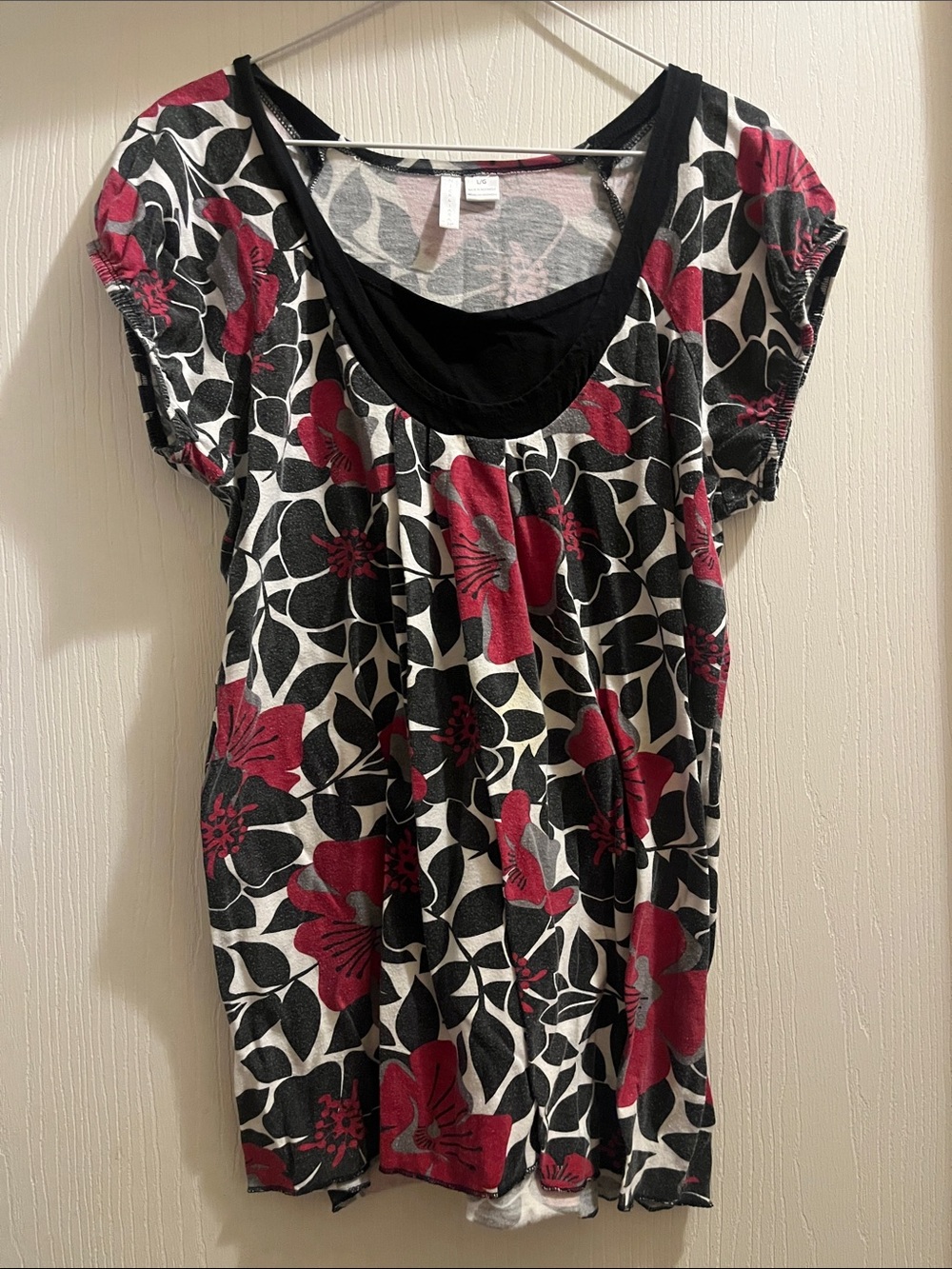 Floral Scoop Neck Tunic in Black and Deep Pink